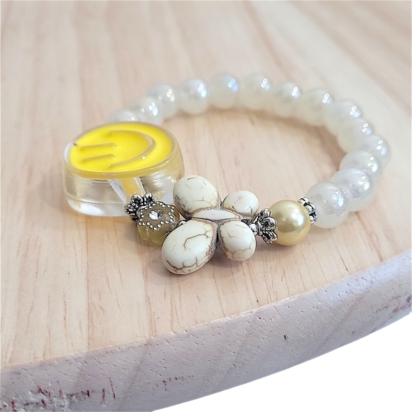 Hand Crafted Butterfly Kids Bracelet Smiley Face Acrylic Glass Stretch Size 6" - Picture 4 of 4